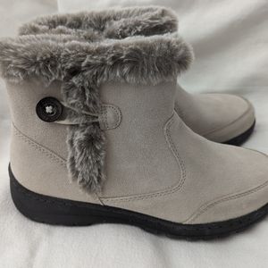 NIB Khombu Women's Ankle Boot